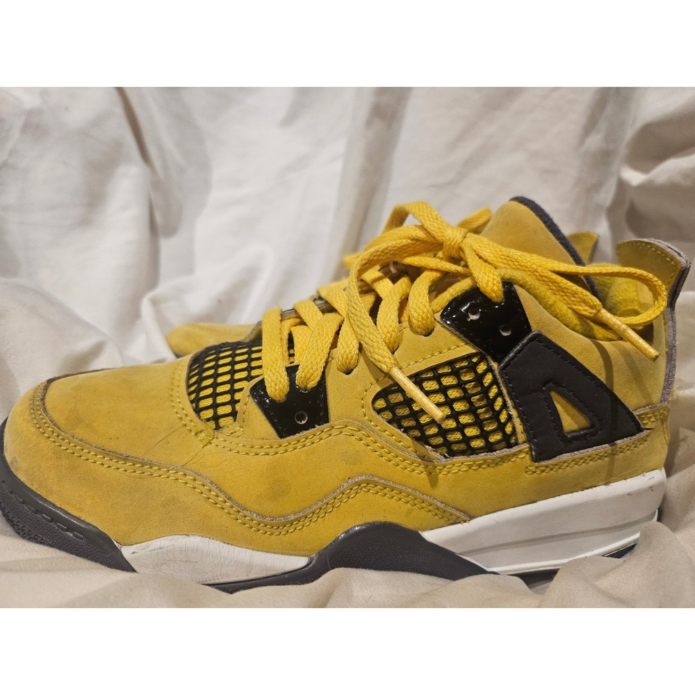 Air Jordan 4 Retro Lightning 2021 Tour Yellow BQ7669-700 Kids Size 2Y